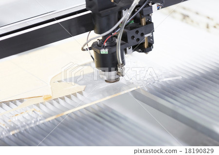 CNC Laser cutting machine cutting acrylic plate 18190829