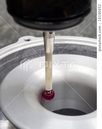 operator inspection automotive parts by CMM 18190852