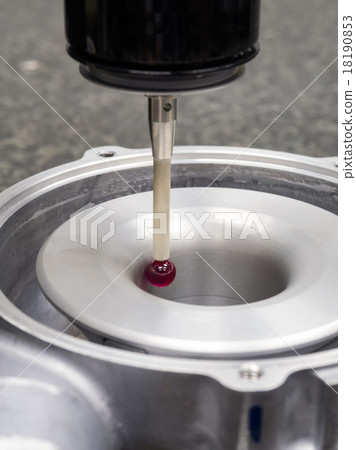 operator inspection automotive parts by CMM 18190853