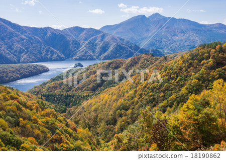 Lake Akimoto and Mt. Bandai from the Three Lake Tables 18190862