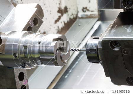 operator machining die casting machine parts 18190916