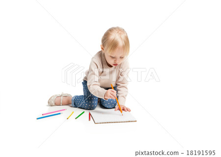 Little cute girl sitting on floor and drawing with 18191595