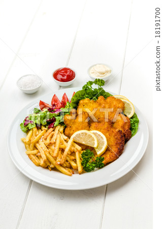 Chicken cutlets with fries and salad 18191700