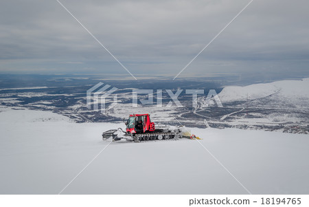 Ratrack at the snowy 18194765