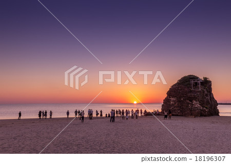 On the beach of Inasa at evening 18196307