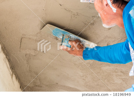 worker plasterize the ceiling and wall concrete worker plasterize the ceiling and wall concrete 18196949