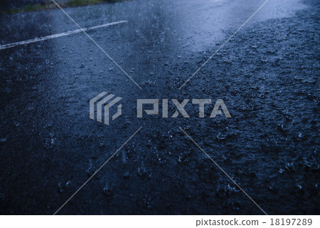 游擊隊大雨 18197289