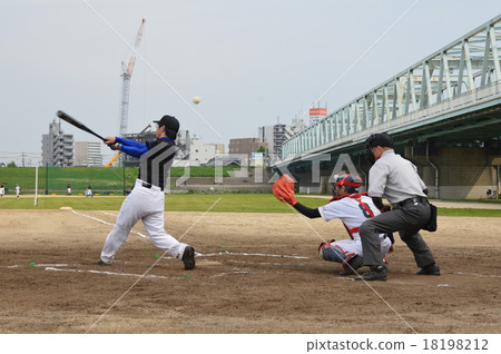 Grass baseball ~ Right batter / catcher · Referee (image) Grass baseball ~ Right batter / catcher · Referee (image) 18198212