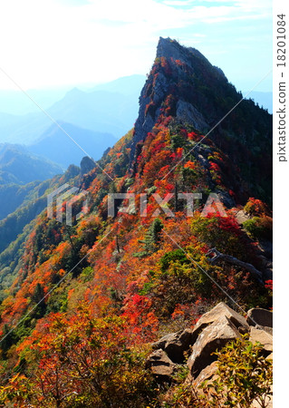 Mt. Ishizuchi of autumn leaves Mt. Ishizuchi of autumn leaves 18201084