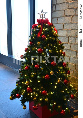 Christmas tree Christmas tree 18206252