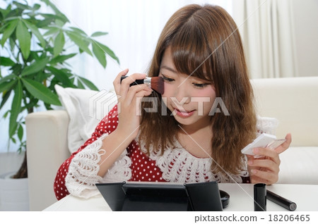 女性20年代的化妝品 18206465
