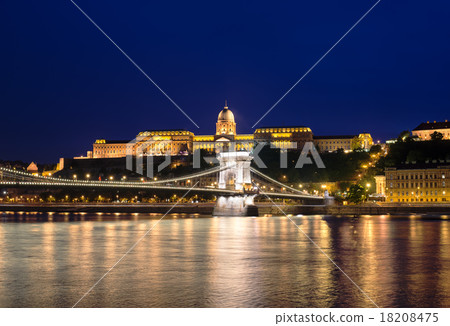 Danube river, Chain Bridge and Royal Palace Danube river, Chain Bridge and Royal Palace 18208475
