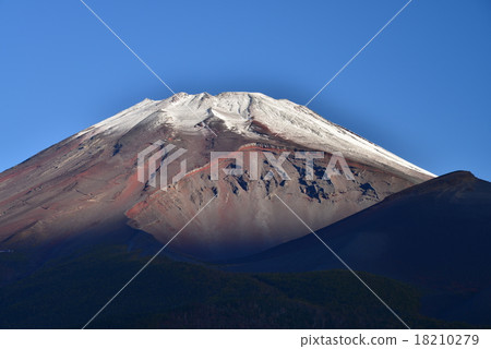 第一個雪冠，富士山峰和Hohnen火山口，Hoei的早晨 18210279
