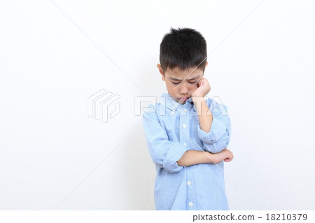 想想·男孩痛苦 18210379