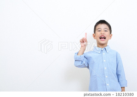 指向一個點的男孩 指向一個點的男孩 18210380