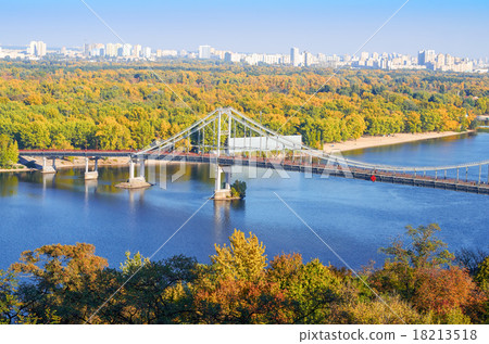 Pedestrian bridge across the Dnieper River Pedestrian bridge across the Dnieper River 18213518