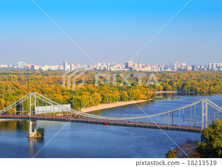 Pedestrian bridge across the Dnieper River 18213519