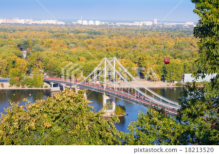 Pedestrian bridge across the Dnieper River 18213520