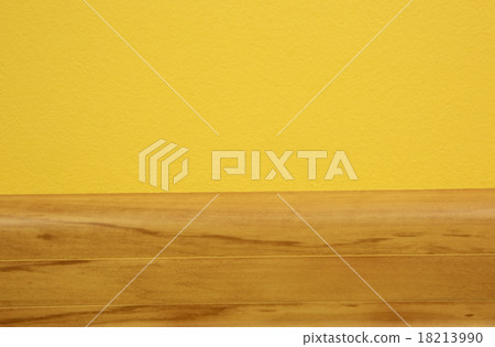 Wooden skirting board on yellow wall in the room 18213990