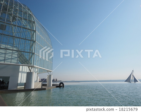 Dome shaped roof and surface of the glass of the Kasai Seaside Aquarium 18215679