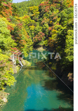 Komami gorge in autumn Komami gorge in autumn 18216734