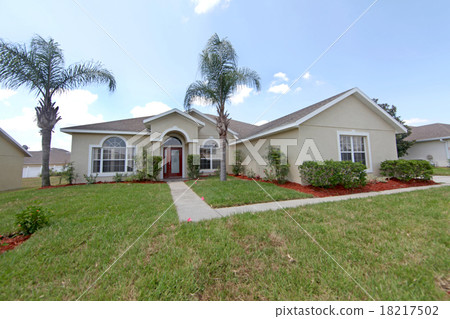 Front Exterior 18217502
