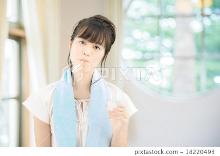 Beauty image of young women Beauty image of young women 18220493