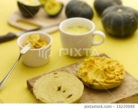 Pumpkin bagel Pumpkin bagel 18220888