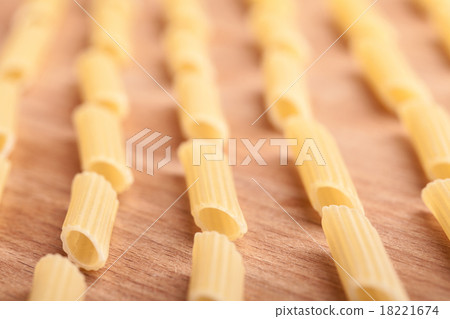 raw the pasta closeup raw the pasta closeup 18221674