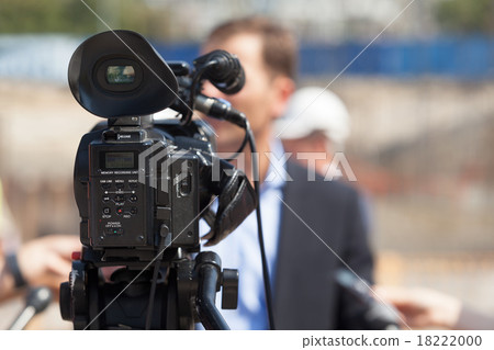 News conference. Media interview. 18222000