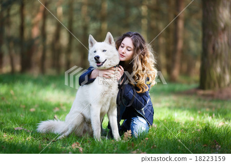 女孩 照片 happy girl with husky dog 首页 照片 人物 女性 女孩