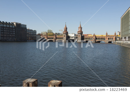 Oberbaumbrucke centered Oberbaumbrucke centered 18223469