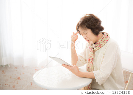 Senior woman operating a tablet Senior woman operating a tablet 18224338