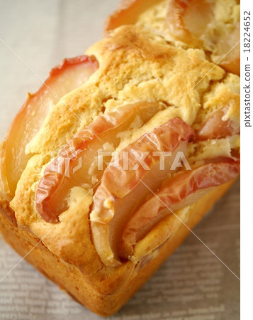 Apple pound cake English letter back (high angle) 18224652