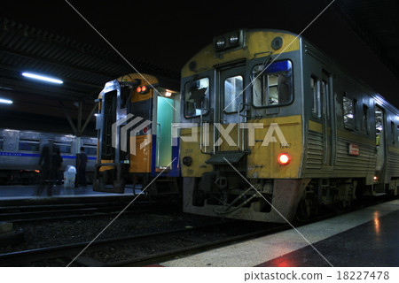 火車停在Phalampong站 18227478