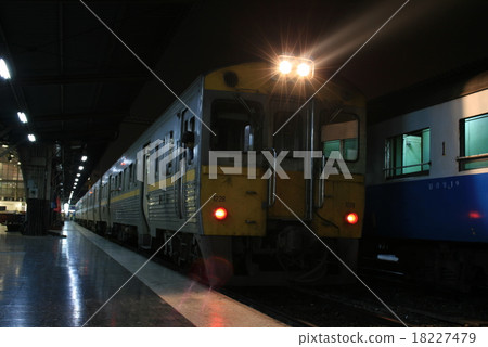 火車停在Phalampong站 火車停在Phalampong站 18227479
