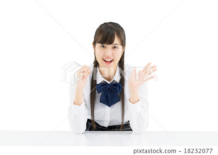 一個女孩學生的白色後面姿勢坐的製服的 18232077