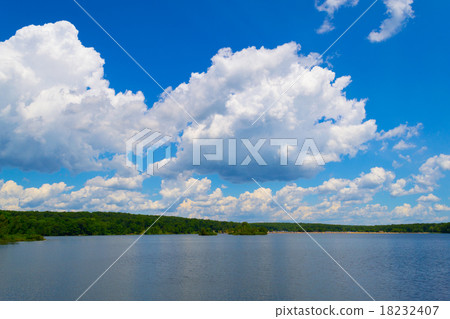 Clouds over lake Welch 18232407
