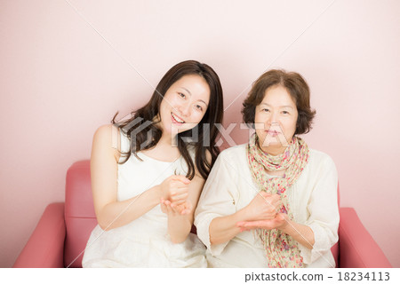 My daughter and my mother 18234113