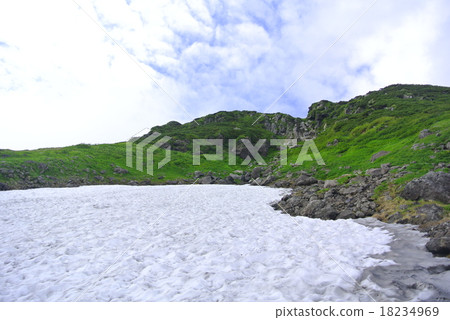 心臟形積雪的峽谷 18234969