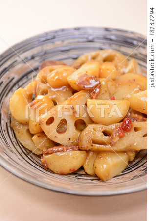 美味的蓮藕和燉菜 美味的蓮藕和燉菜 18237294
