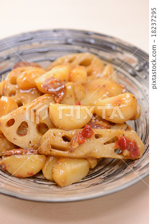 Delicious lotus root and simmered dishes Delicious lotus root and simmered dishes 18237295