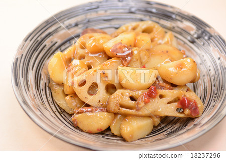 美味的蓮藕和燉菜 美味的蓮藕和燉菜 18237296