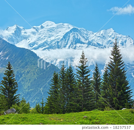 Mont Blanc mountain massif  18237537