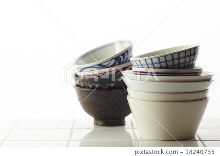 Dishes 18240735