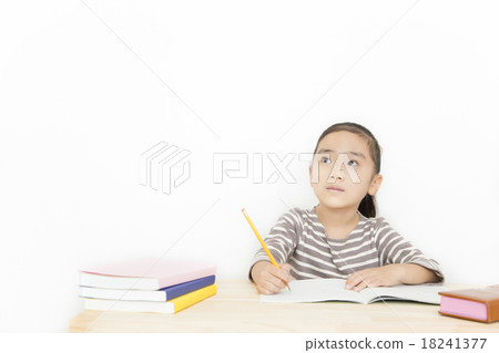 Girl studying Studying elementary school students Thinking 18241377