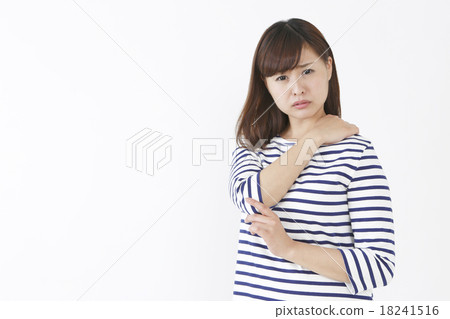 A woman holding a shoulder 18241516