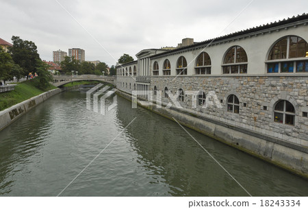 Ljubljanica River and Central Market, Slovenia Ljubljanica River and Central Market, Slovenia 18243334