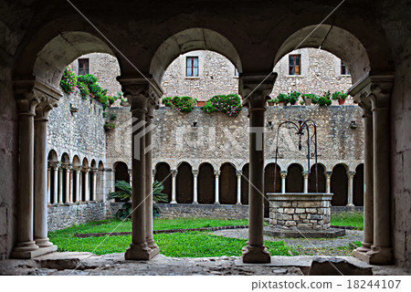 The Cloister Of Valvisciolo Abbey Sermoneta Italy The Cloister Of Valvisciolo Abbey Sermoneta Italy 18244107