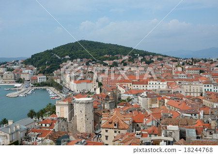 查看從戴克里先宮的鐘樓 18244768